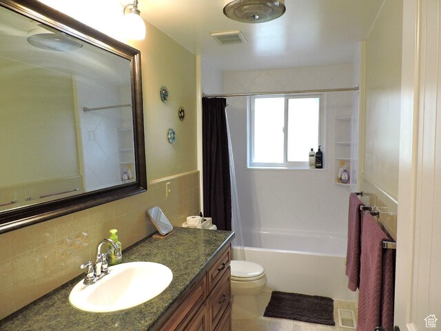 325 N 100 W, Delta, UT 84624 - full bath featuring vanity, shower / tub combo with curtain, tile walls, toilet, and visible vents