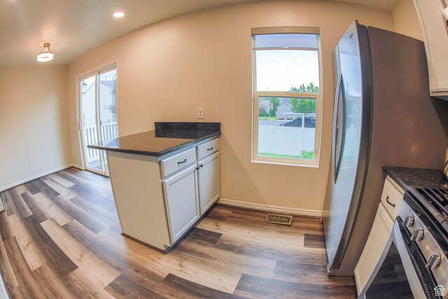 1279 W Culloden Ct, Murray, UT 84123 - kitchen featuring baseboards, wood finished floors, freestanding refrigerator, a peninsula, and recessed lighting