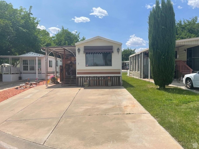 1150 W Red Hills Pkwy # 1, Washington, UT 84780 - manufactured / mobile home with a front yard