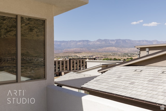 balcony featuring a mountain view