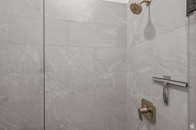 details featuring a tile shower