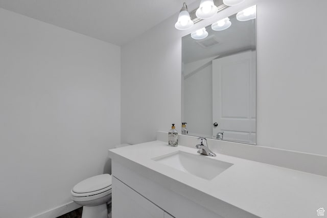 621 Plum Creek Ln, Ogden, UT 84404 - half bath featuring visible vents, baseboards, toilet, and vanity