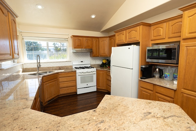 310 S 100 W, Centerfield, UT 84622 - kitchen with backsplash, dark hardwood / wood-style floors, sink, lofted ceiling, and white appliances