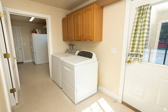 310 S 100 W, Centerfield, UT 84622 - clothes washing area with independent washer and dryer, light tile patterned floors, and cabinets