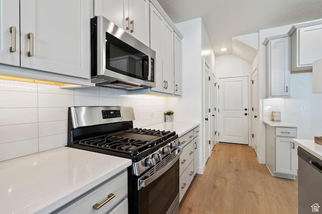 10033 N Torreya Dr Unit 737, Highland, UT 84003 - kitchen with stainless steel appliances, light wood finished floors, light countertops, and tasteful backsplash