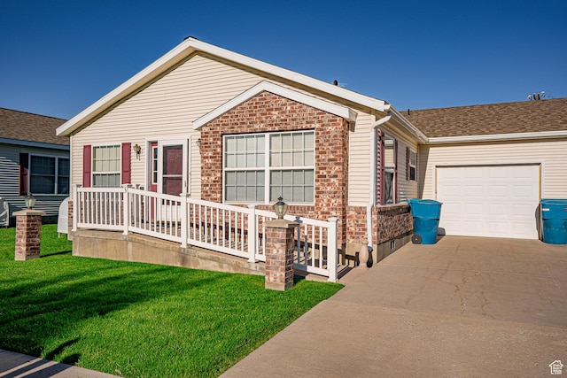 80 E 300 N Unit 3, Preston, ID 83263 - ranch-style home with an attached garage, roof with shingles, driveway, and a front yard