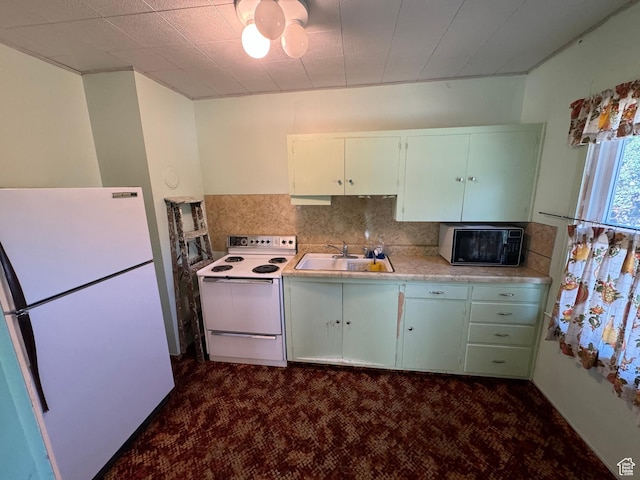 531 Edgehill Dr, Sunnyside, UT 84539 - kitchen with light countertops, dark carpet, a sink, and white appliances