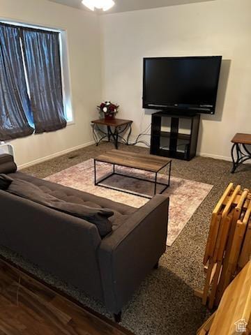 carpeted living room featuring baseboards