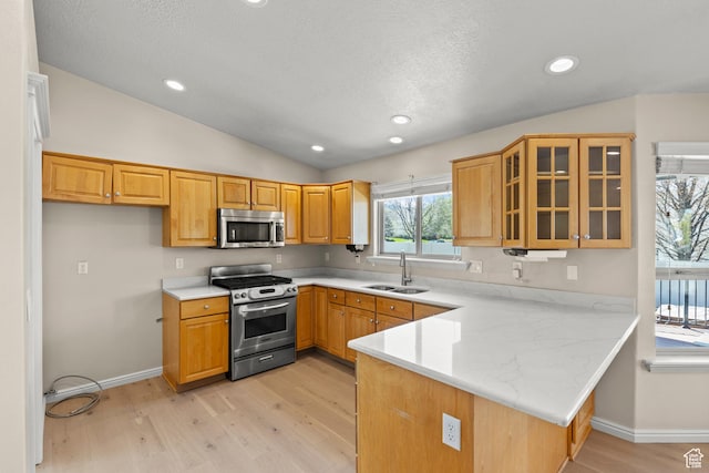 880 E 300 S, Smithfield, UT 84335 - kitchen featuring a peninsula, baseboards, a sink, light wood-style flooring, and appliances with stainless steel finishes