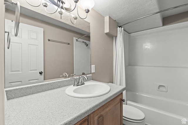 880 E 300 S, Smithfield, UT 84335 - full bath with toilet, a textured ceiling, shower / bath combo, and vanity