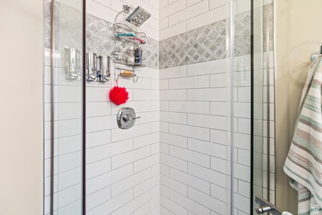 full bathroom featuring a shower stall
