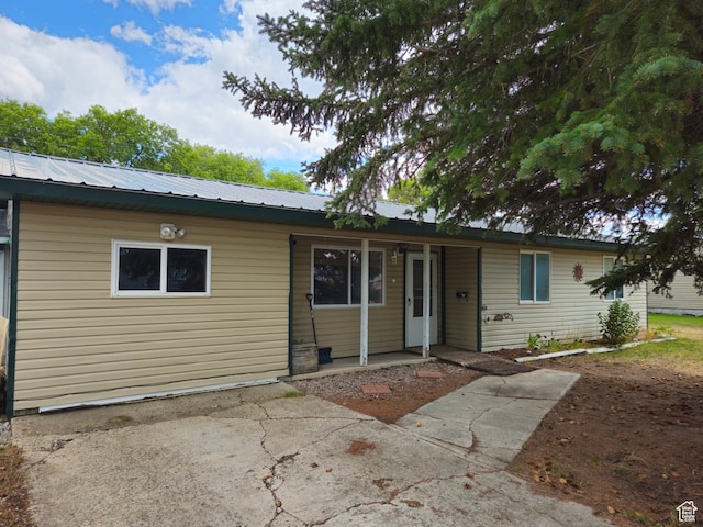 view of front of property