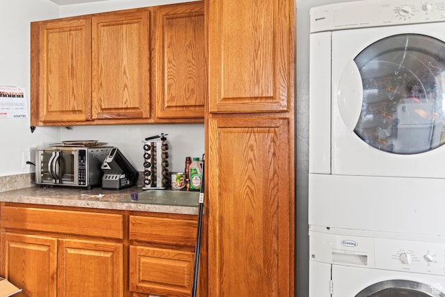 69 S Main St, Manti, UT 84642 - kitchen featuring stacked washing maching and dryer