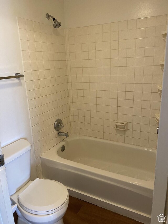 570 W Main St, Green River, UT 84525 - bathroom featuring wood finished floors, toilet, and bathtub / shower combination