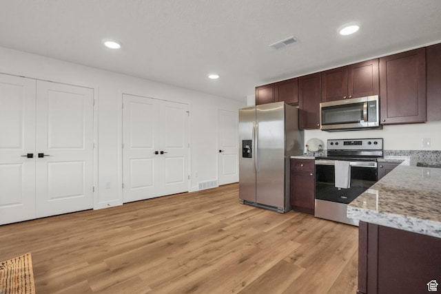 kitchen featuring light wood-style flooring, recessed lighting, visible vents, and appliances with stainless steel finishes