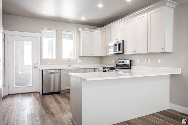 1082 S 2810 E, Spanish Fork, UT 84660 - kitchen featuring dark wood-style flooring, a peninsula, light countertops, stainless steel appliances, and a sink