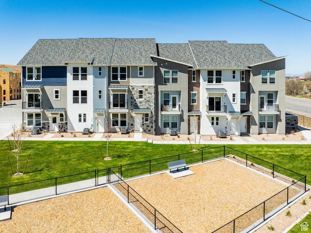 1082 S 2810 E, Spanish Fork, UT 84660 - view of home's community featuring a yard and an enclosed area