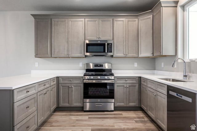 1082 S 2810 E, Spanish Fork, UT 84660 - kitchen featuring a peninsula, gray cabinets, a sink, light countertops, and stainless steel appliances