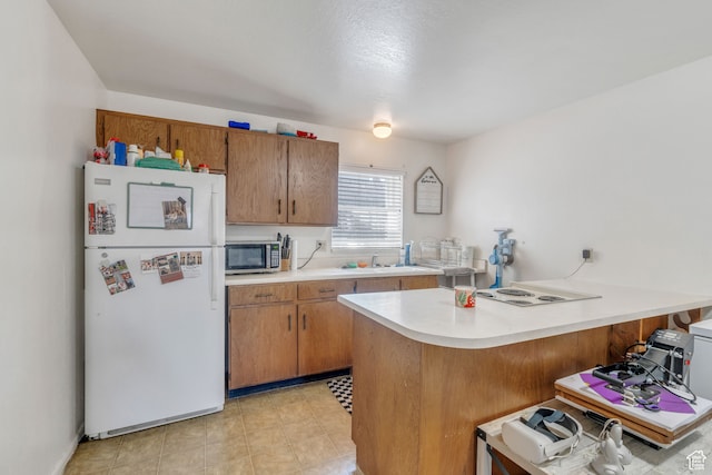 535 N 700 E Unit 1-4, Spanish Fork, UT 84660 - kitchen with a breakfast bar area, kitchen peninsula, sink, and white appliances
