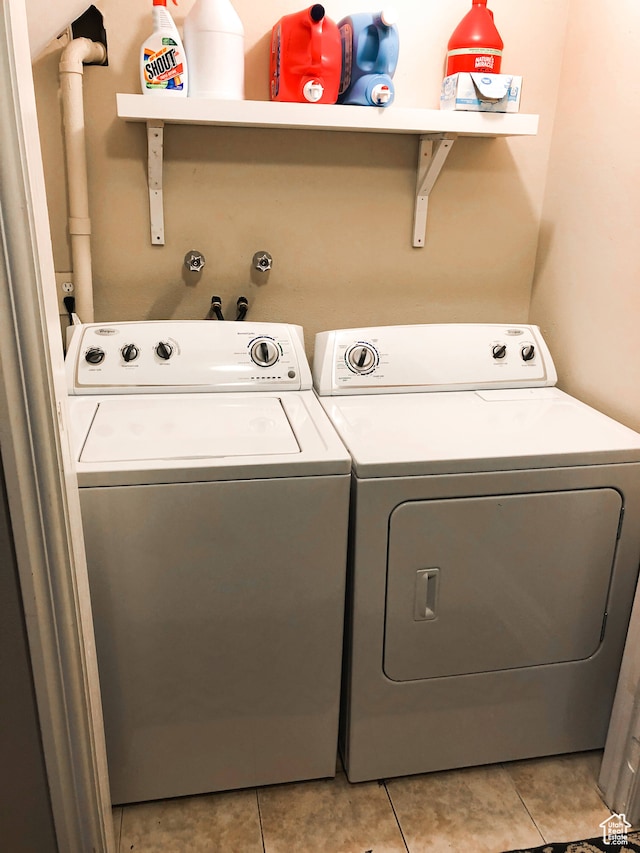 715 W 1600 N, Mapleton, UT 84664 - laundry room with washing machine and clothes dryer and light tile patterned floors