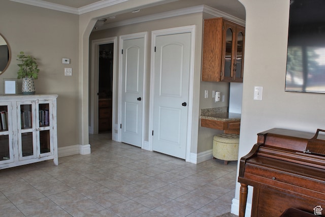 715 W 1600 N, Mapleton, UT 84664 - interior space featuring arched walkways, glass insert cabinets, light tile patterned floors, crown molding, and baseboards