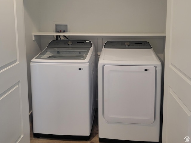 laundry room featuring laundry area and independent washer and dryer