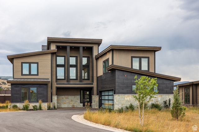 view of front of property featuring a garage