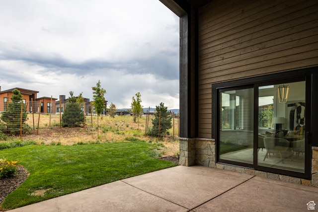view of yard with a patio area