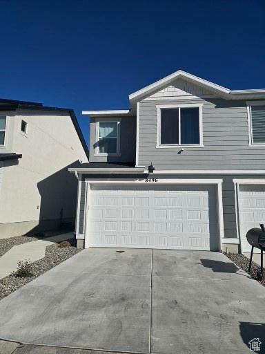 view of front facade featuring driveway and an attached garage