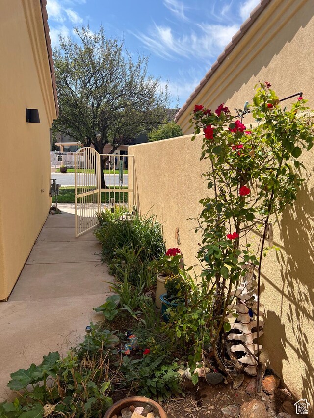 592 W Hale Ave, Moab, UT 84532 - view of patio / terrace featuring a gate
