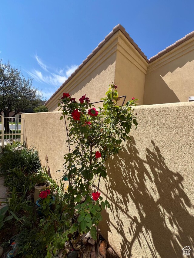 592 W Hale Ave, Moab, UT 84532 - view of side of home with stucco siding and a tile roof