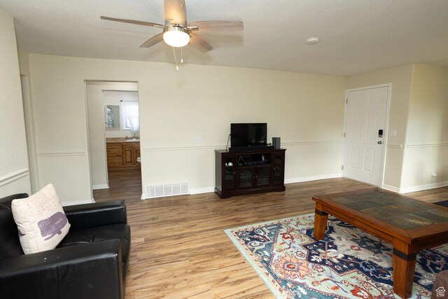 566 S Main St, Lyman, UT 84749 - living area featuring a ceiling fan, wood finished floors, and baseboards