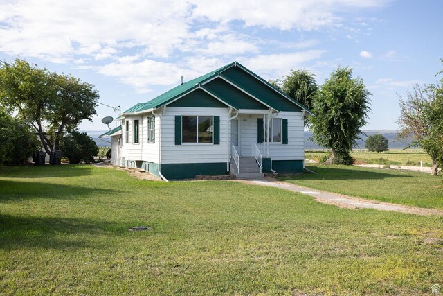 566 S Main St, Lyman, UT 84749 - bungalow-style house featuring a front lawn