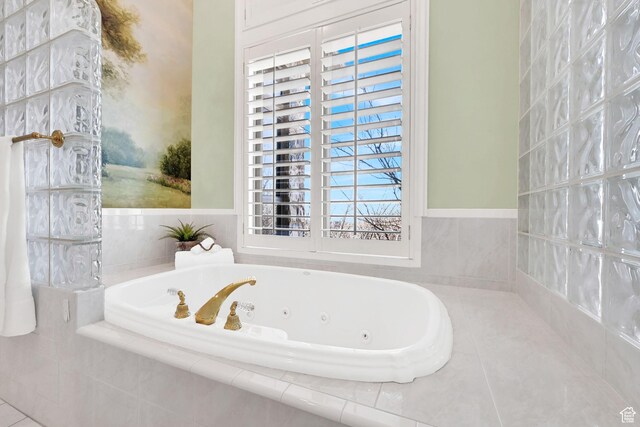 5210 Skyline Pkwy, Ogden, UT 84403 - bathroom with a jetted tub