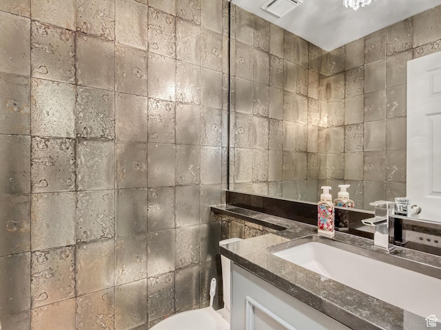 2768 W Country Classic Dr, Bluffdale, UT 84065 - bathroom with vanity, visible vents, and tile walls