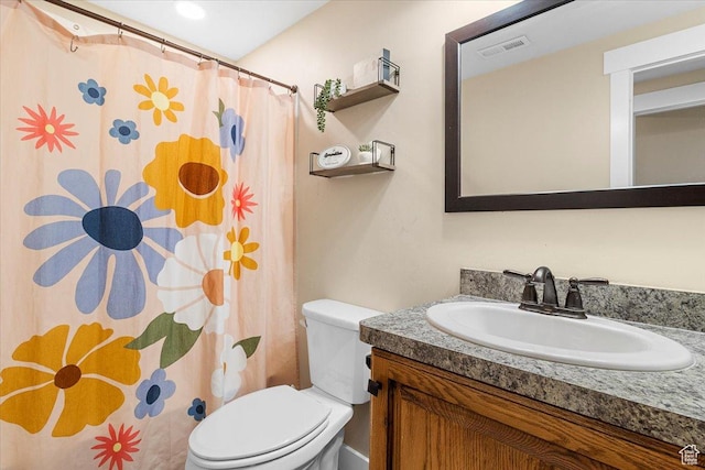 full bathroom with toilet, vanity, a shower with shower curtain, and visible vents