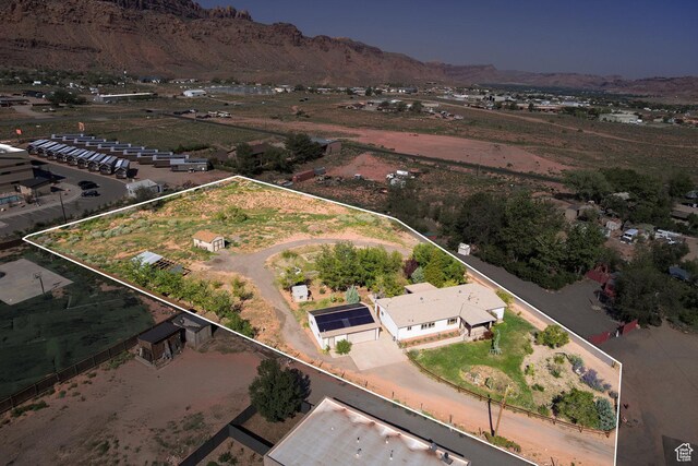bird's eye view featuring a mountain view