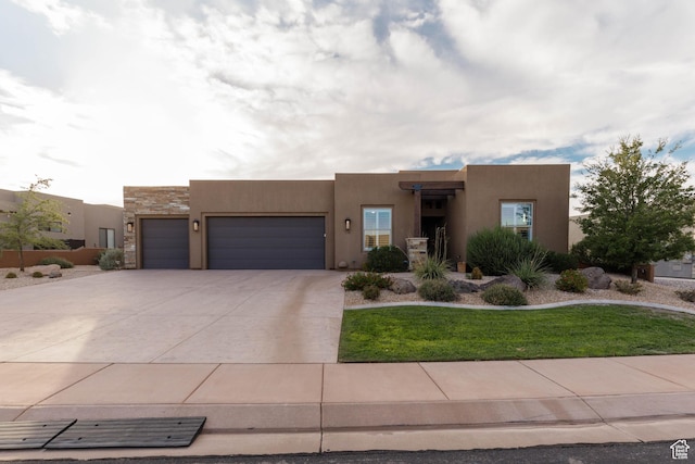 3318 S Red Rock Way, Hurricane, UT 84737 - adobe home with a front yard, stucco siding, an attached garage, and concrete driveway