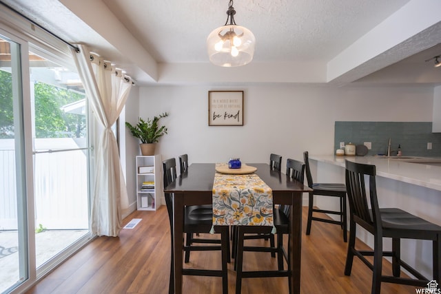 4424 W Skye Dr, South Jordan, UT 84009 - dining area with visible vents, a tray ceiling, wood finished floors, and a textured ceiling