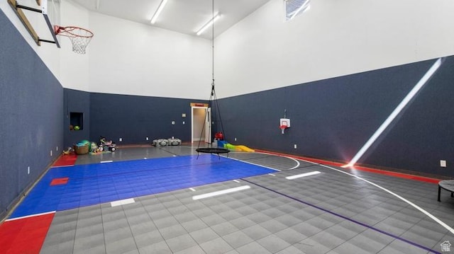 643 W Ridgewood Cir, Farmington, UT 84025 - view of basketball court featuring basketball hoop