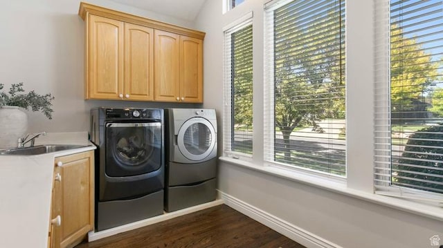 643 W Ridgewood Cir, Farmington, UT 84025 - laundry area with washer and clothes dryer, dark wood-style flooring, baseboards, a sink, and cabinet space
