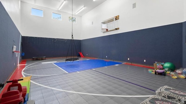 643 W Ridgewood Cir, Farmington, UT 84025 - view of basketball court with community basketball court