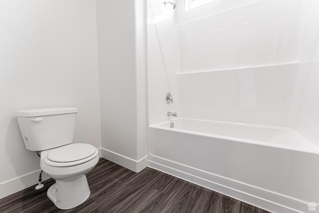 4718 W Neill Ln Unit Mm303, Riverton, UT 84096 - bathroom featuring baseboards, toilet, shower / bathtub combination, and wood finished floors