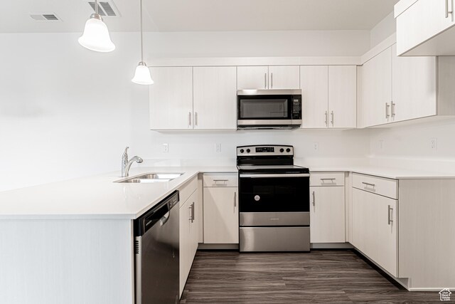 4718 W Neill Ln Unit Mm303, Riverton, UT 84096 - kitchen with visible vents, light countertops, a sink, and stainless steel appliances