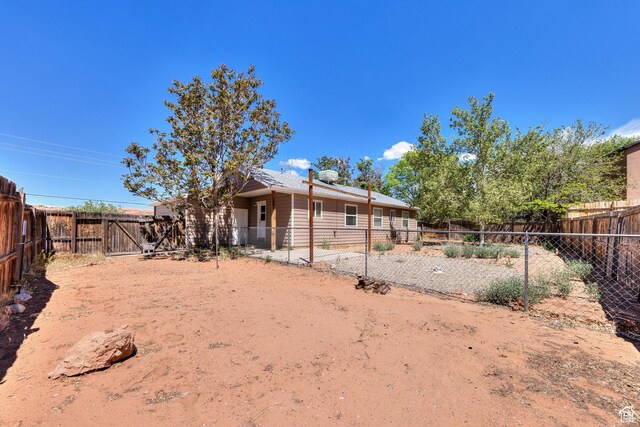 1122 E Holyoak Ln, Moab, UT 84532 - exterior space featuring a fenced backyard