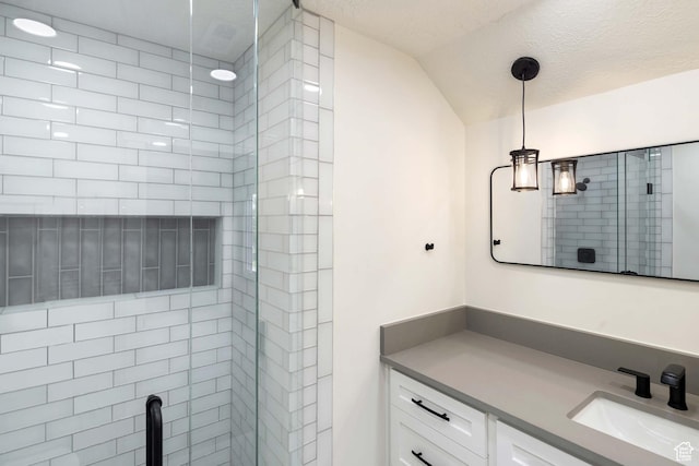 715 E 1700 N, Mapleton, UT 84664 - full bath with vanity, a tile shower, and lofted ceiling