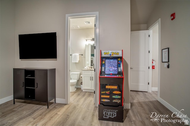 1460 S Windsor Pkwy Unit 5, Hurricane, UT 84737 - bedroom featuring ensuite bath, light wood-style floors, visible vents, and baseboards