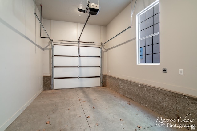 1460 S Windsor Pkwy Unit 5, Hurricane, UT 84737 - garage featuring a garage door opener