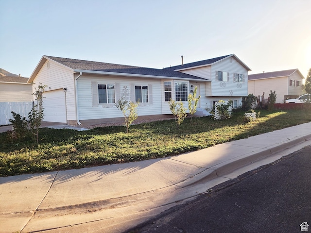 2834 E 1320 S, Spanish Fork, UT 84660 - tri-level home featuring a garage and a front lawn