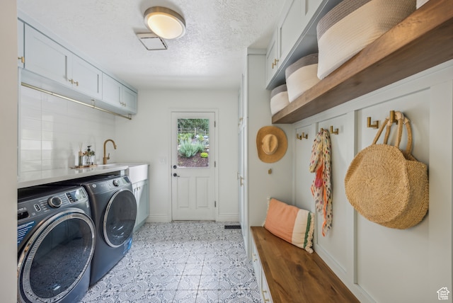 3041 Homestead Rd, Park City, UT 84098 - washroom with washing machine and dryer, a textured ceiling, cabinet space, and wet bar
